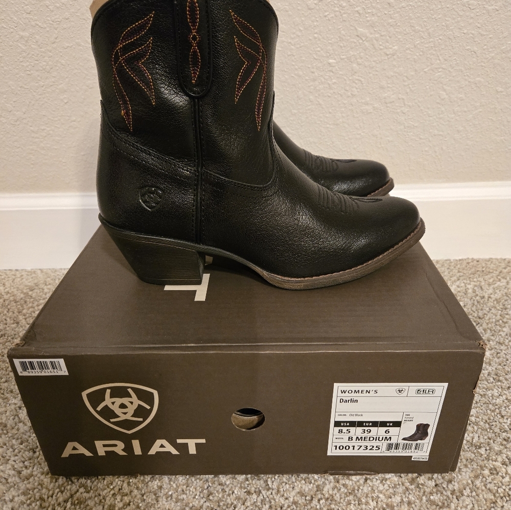 Ariat Darlin Style Ankle Boots Black with Brown Stitching - Picture 8 of 8
